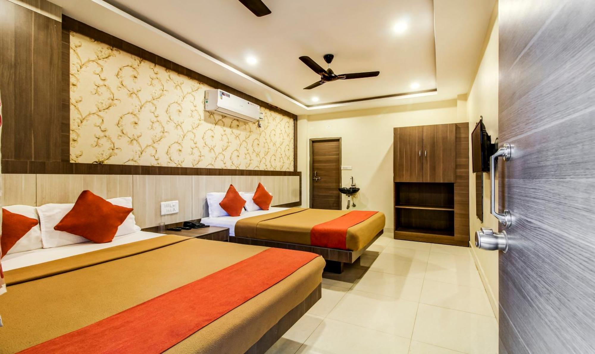 Hotel Neem Tree Hyderabad Airport Шемшабад Екстер'єр фото