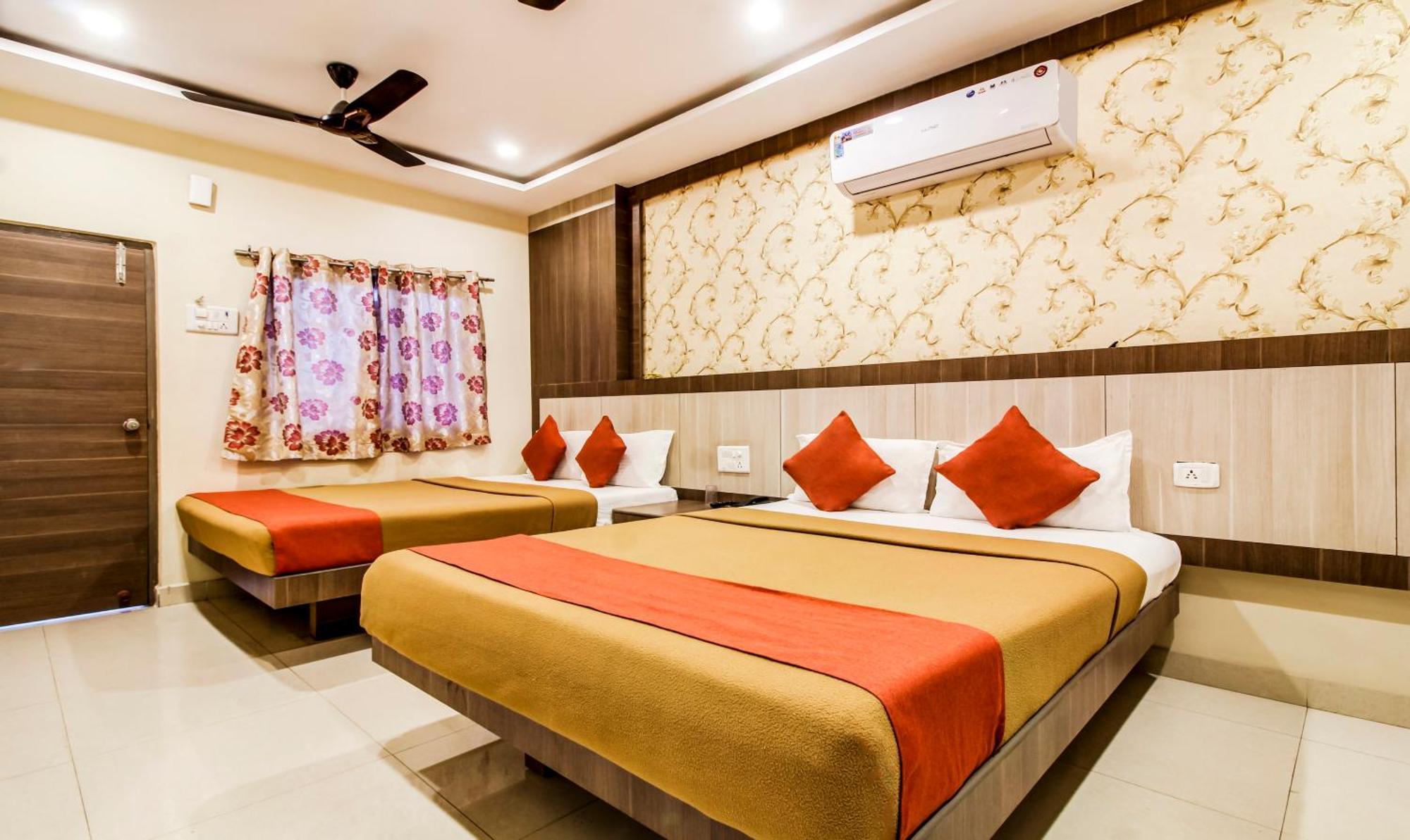 Hotel Neem Tree Hyderabad Airport Шемшабад Екстер'єр фото
