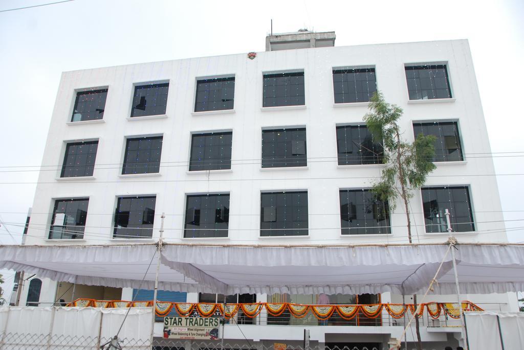Hotel Neem Tree Hyderabad Airport Шемшабад Екстер'єр фото