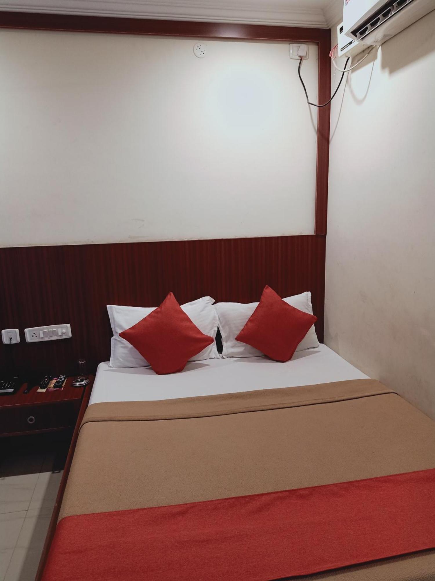 Hotel Neem Tree Hyderabad Airport Шемшабад Екстер'єр фото